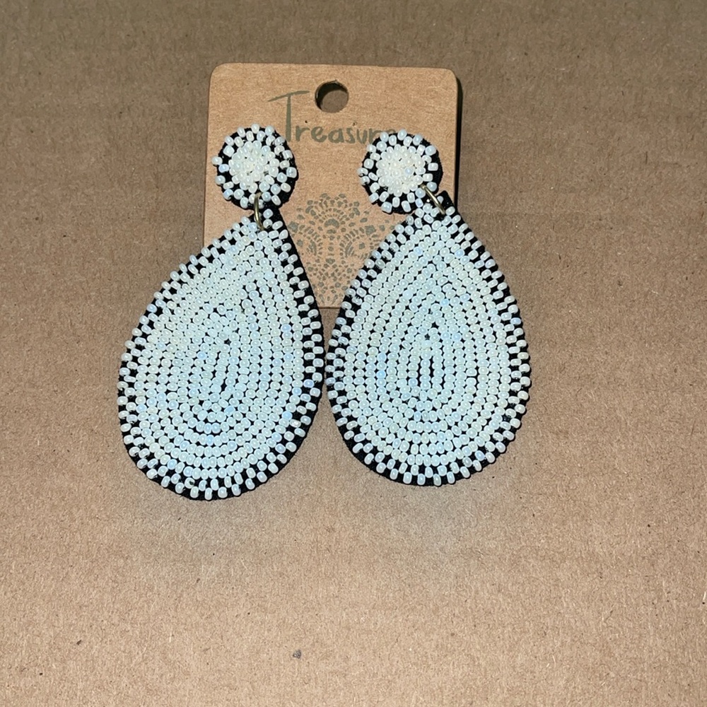 New. Earrings